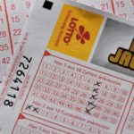 Воздушные шары Mega Millions после того, как не выиграл джекпот; Розыгрыш Powerball в субботу